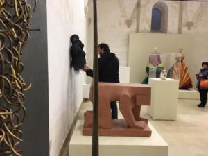 EX CONVENT SAN FRANCESCO D'ASSISI, Syracuse 2019 - The Mayor of Syracuse Francesco Italia observes the work of Anna Santinello